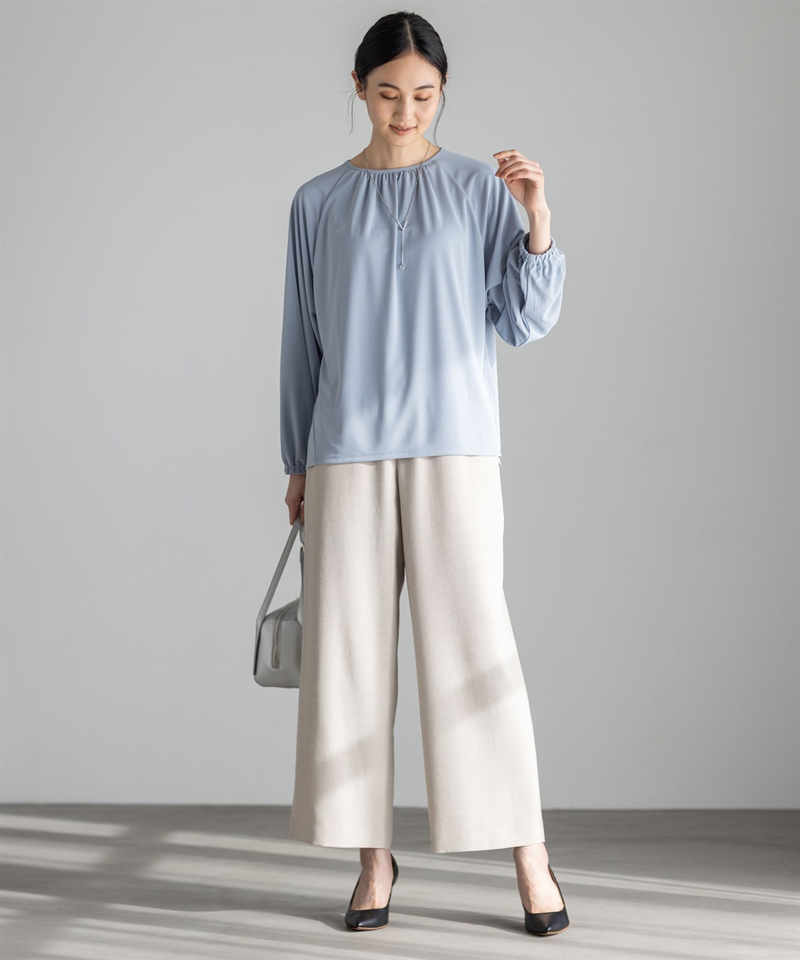 chocovanillaページ Złote skórzane sandały z marszczoną cholewką