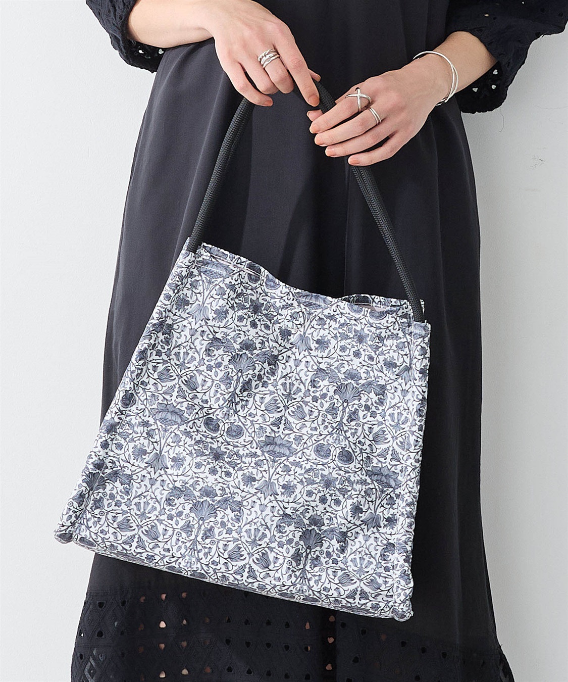 リバティリバーシブルバッグ【A4対応】 A/C DESIGN BY ALPHA CUBIC