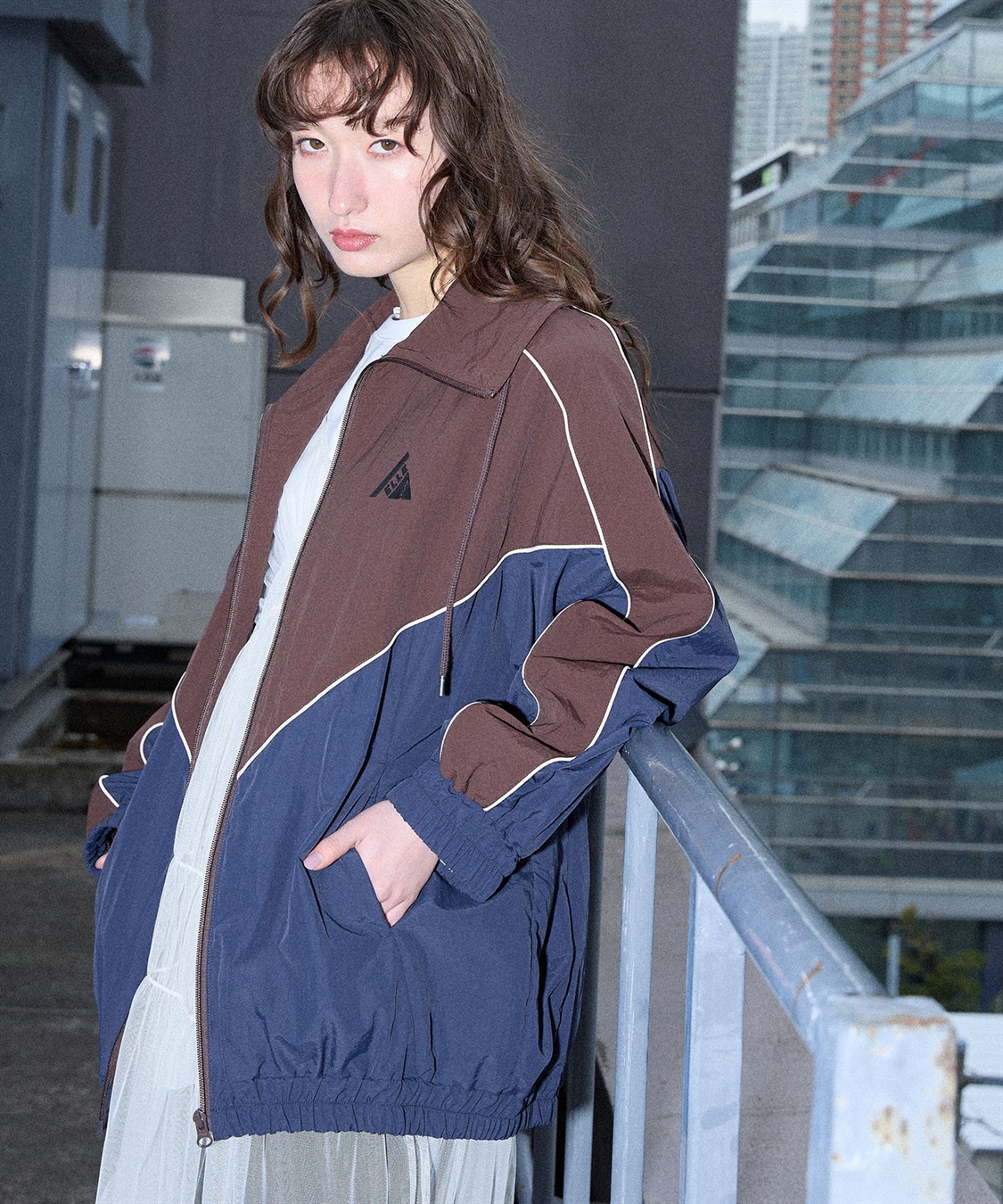 ユニセックス》配色切り替えナイロンジャケット ELLEgirl