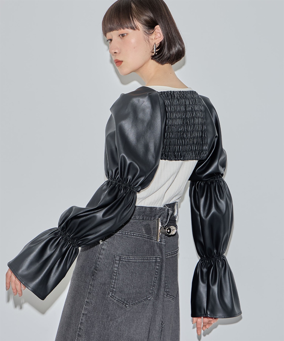 ヴィーガンレザー付け袖ボレロ ELLEgirl｜クロスプラス公式通販サイト