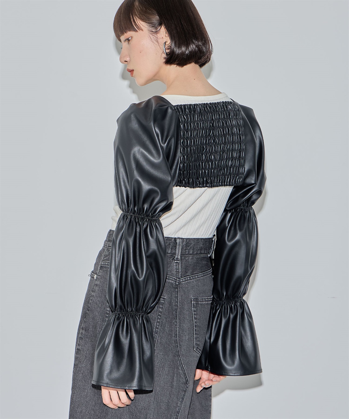 ヴィーガンレザー付け袖ボレロ ELLEgirl｜クロスプラス公式通販サイト