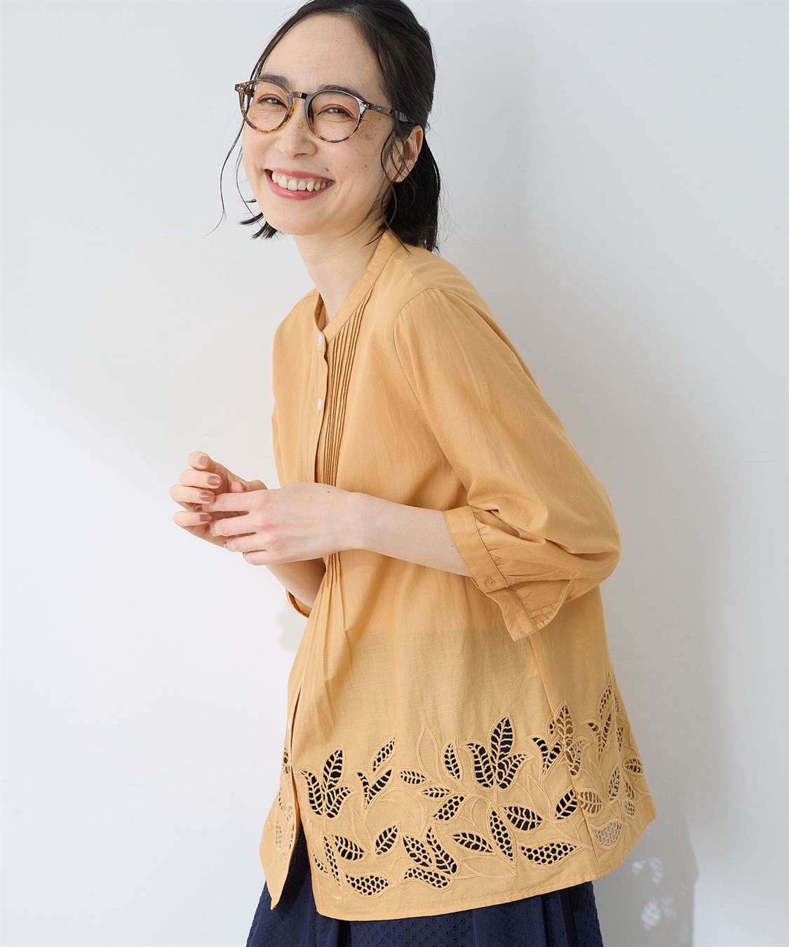 SHIPS 大人シンプル細ピンタック刺繍半袖ブラウス インド製