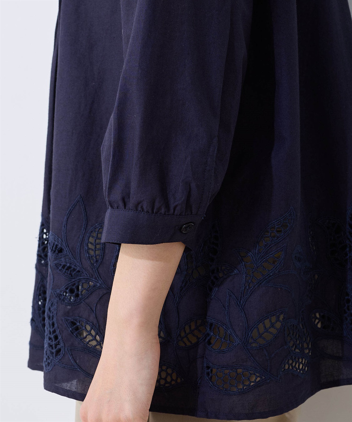 DECOY インド綿ピンタック刺しゅうブラウス_sub_8