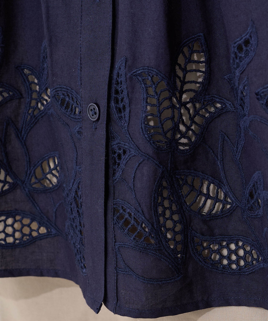 DECOY インド綿ピンタック刺しゅうブラウス_sub_10