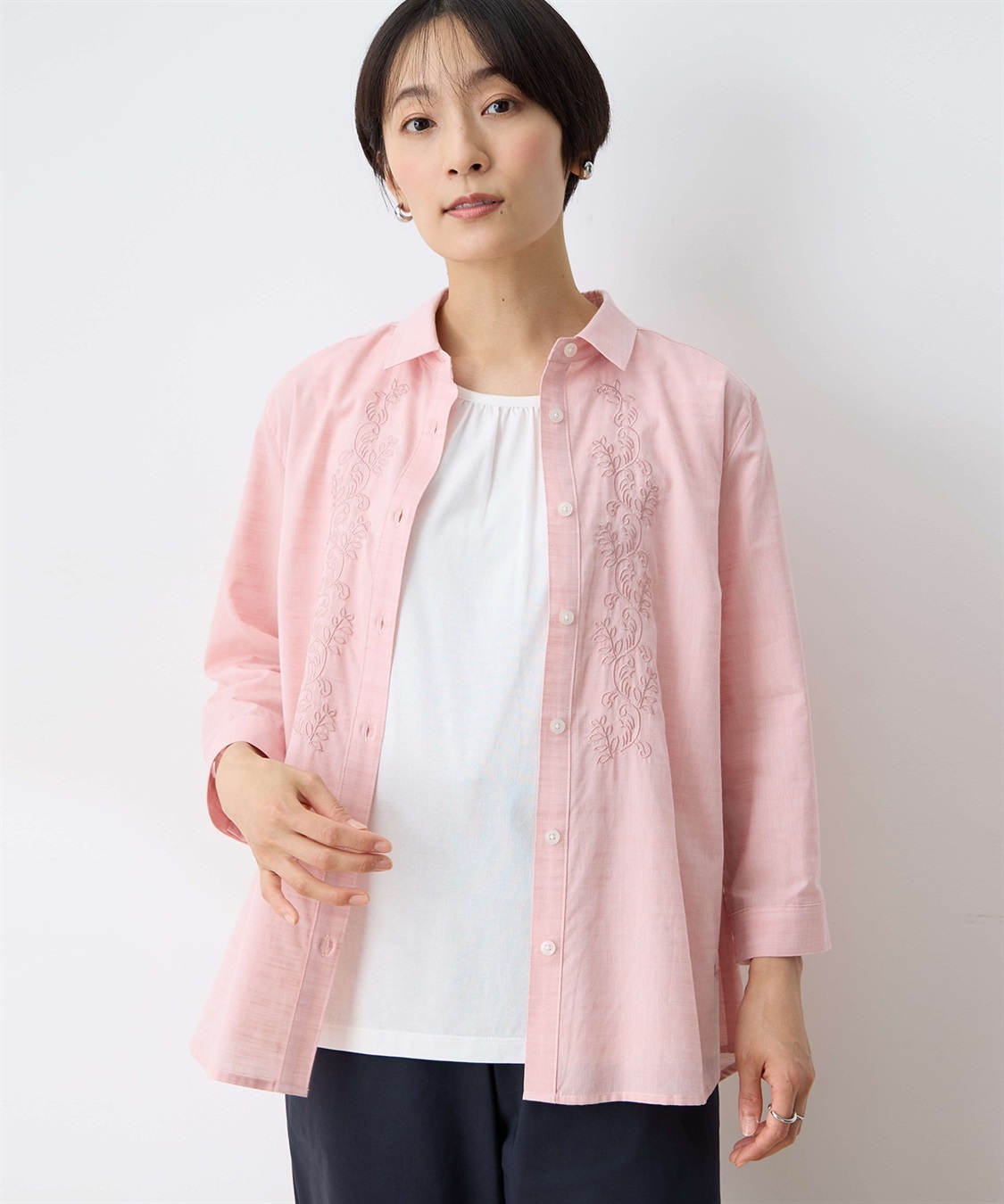 DECOY 【冷感】フロント刺しゅうブラウス_sub_1