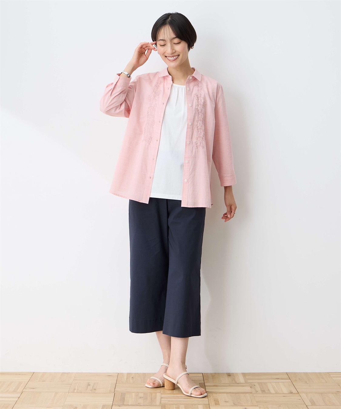 DECOY 【冷感】フロント刺しゅうブラウス_sub_3