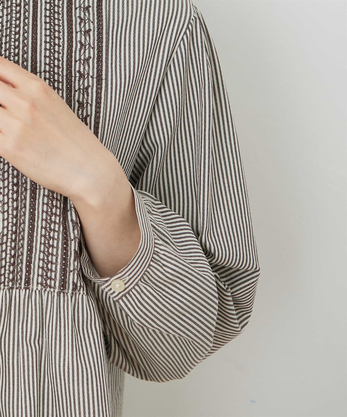 DECOY 刺しゅうストライプブラウス_sub_10