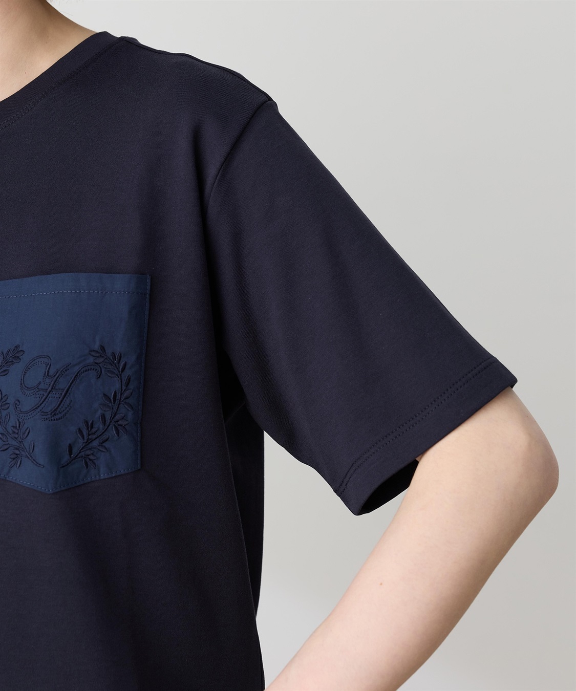 Petit Honfleur 刺しゅうポケットTシャツ【接触冷感・UVカット・オーガニックコットンブレンド】_sub_12