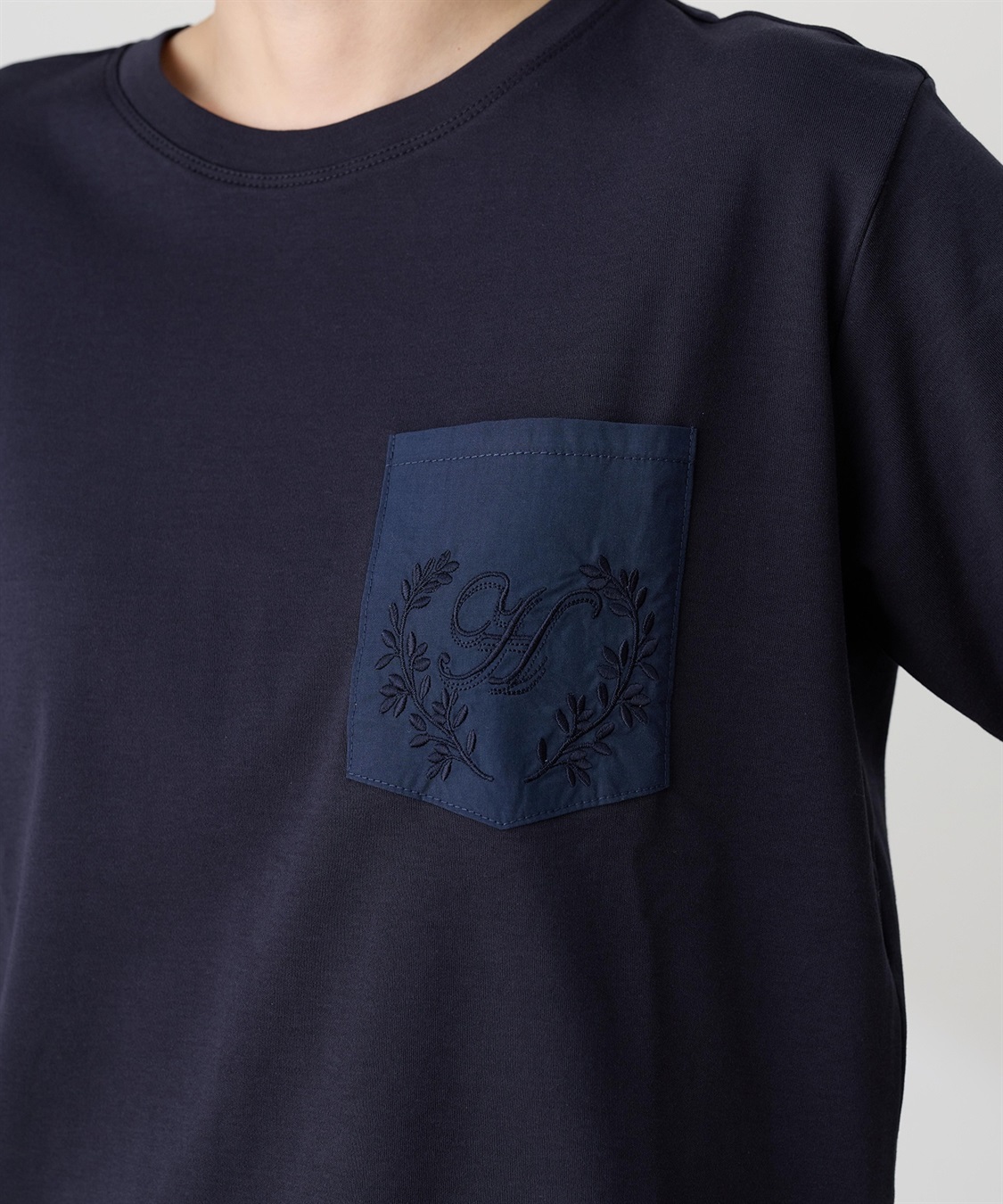 Petit Honfleur 刺しゅうポケットTシャツ【接触冷感・UVカット・オーガニックコットンブレンド】_sub_13