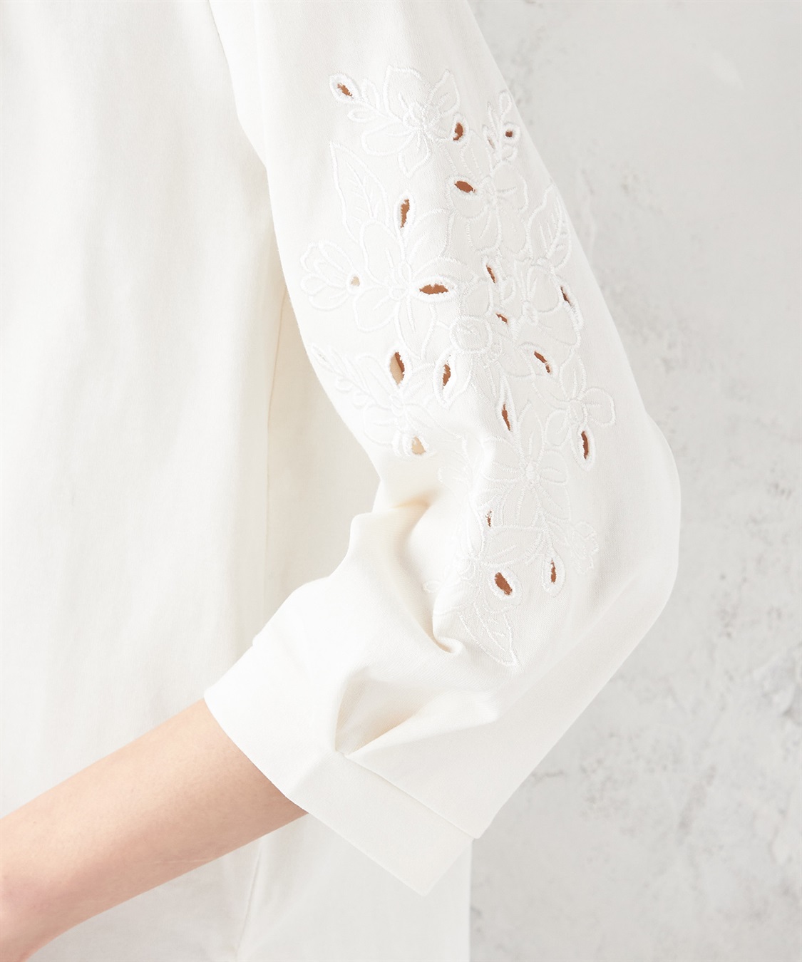 Petit Honfleur カットワーク刺繍スリーブプルオーバー_sub_4