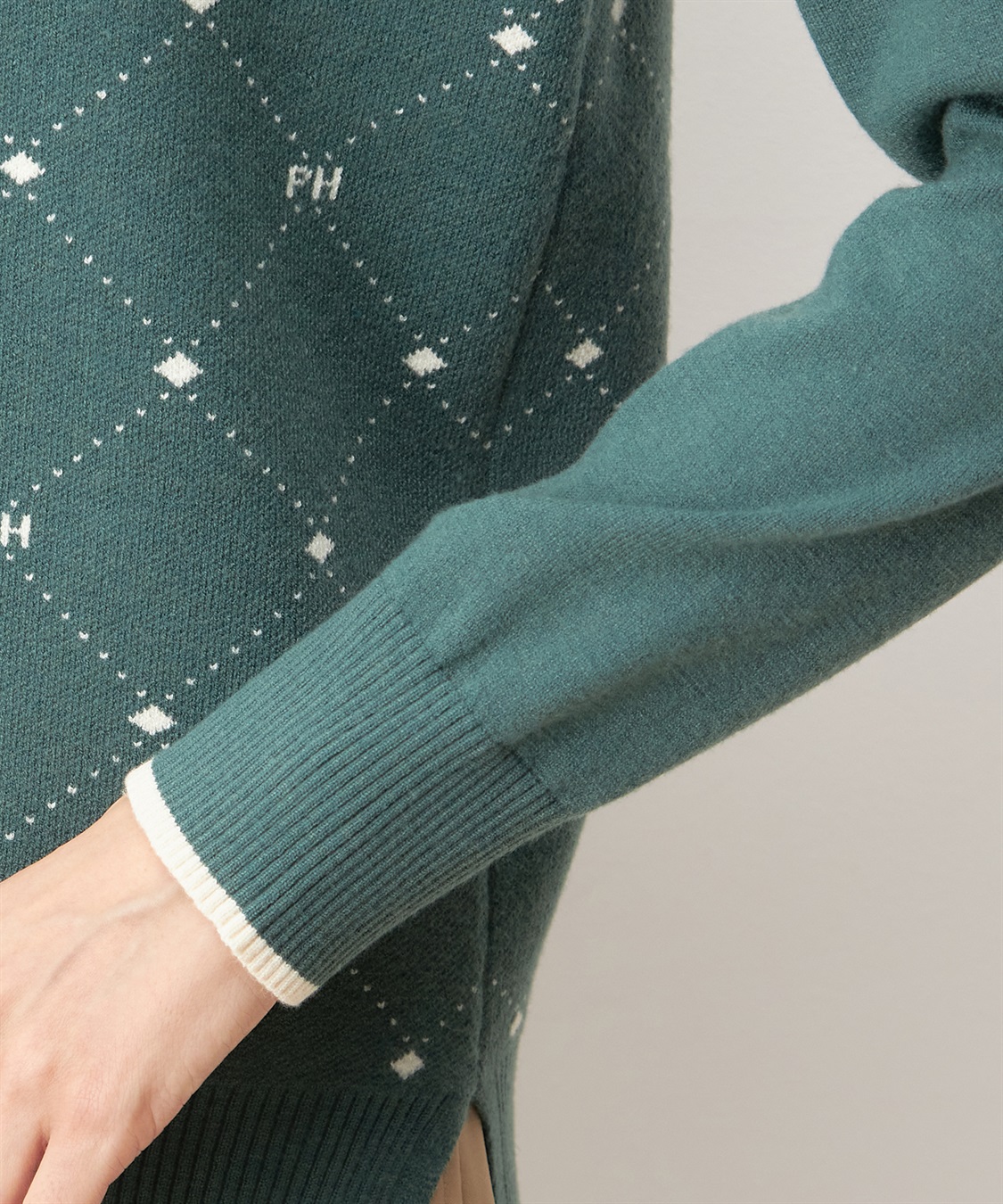 モノグラムニットプルオーバー Petit Honfleur｜クロスプラス公式通販