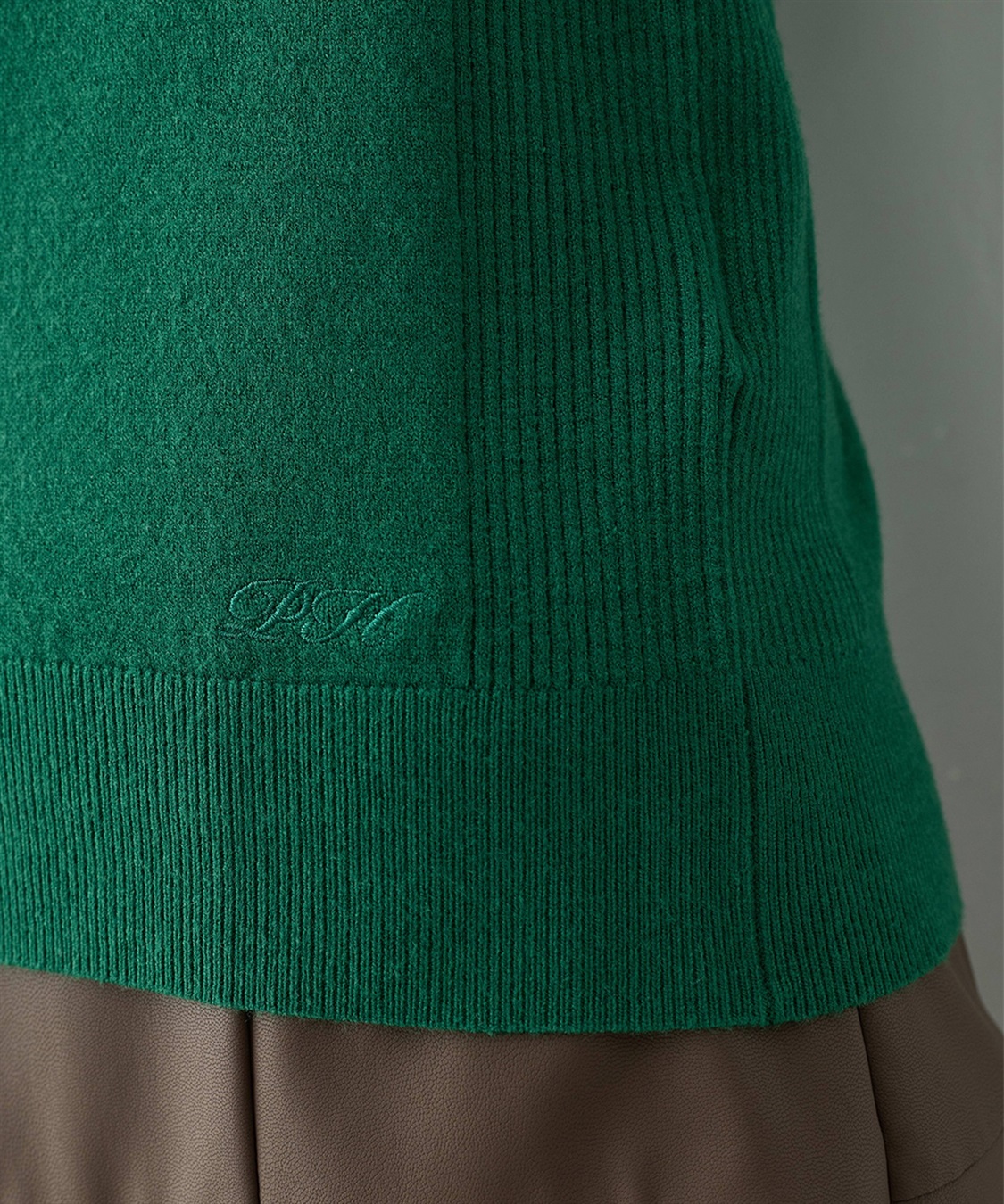 Petit Honfleur フロントケーブル編みハイネックニットプルオーバー【楽ちんニットシリーズ・静電気防止・ウォッシャブル】_sub_23