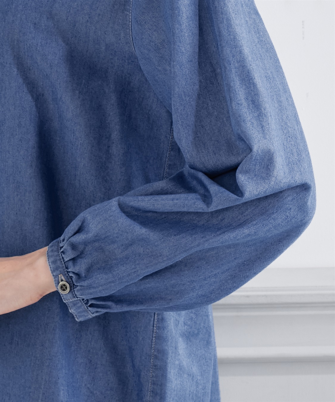 Petit Honfleur 衿フリルデニムブラウス_sub_4