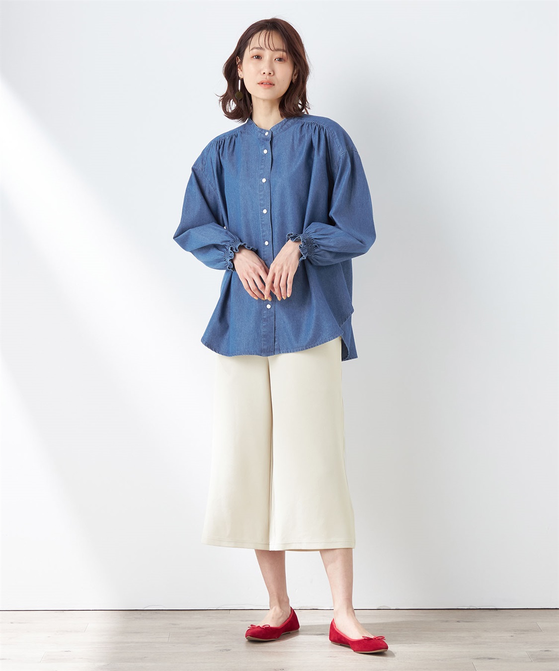 ギャザーデニムブラウス Petit Honfleur｜クロスプラス公式通販サイト