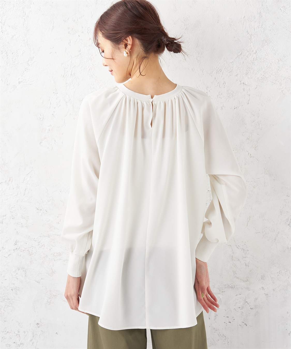 Petit Honfleur シャーリングネックブラウス_sub_2