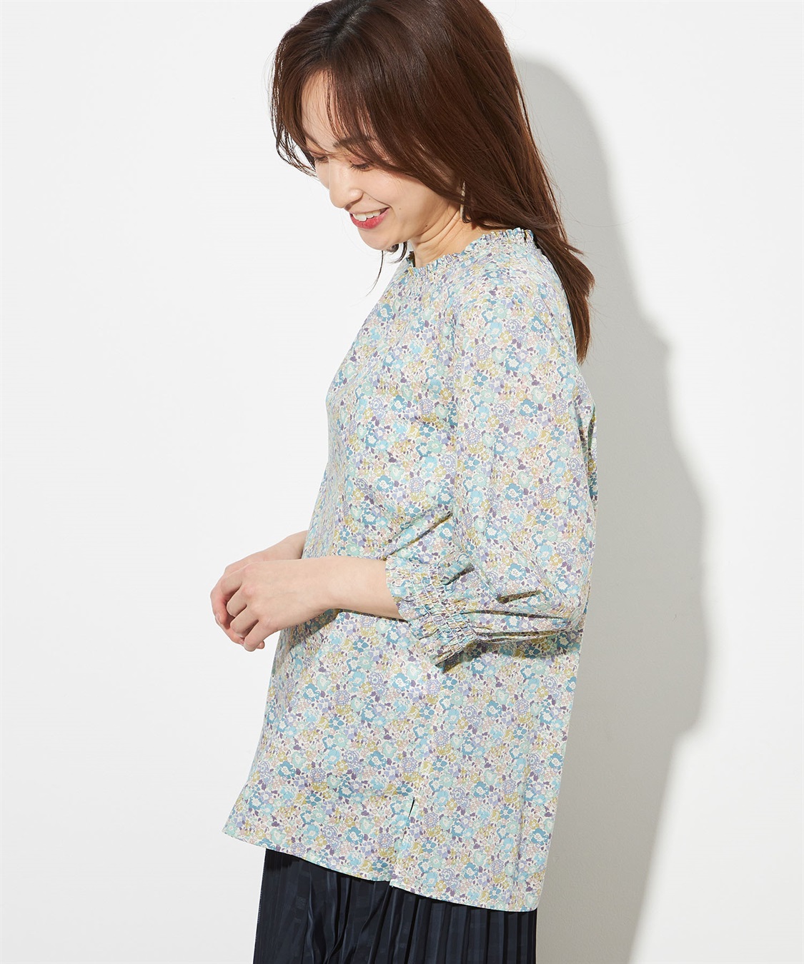 Petit Honfleur リバティプリントギャザーネックブラウス_sub_2