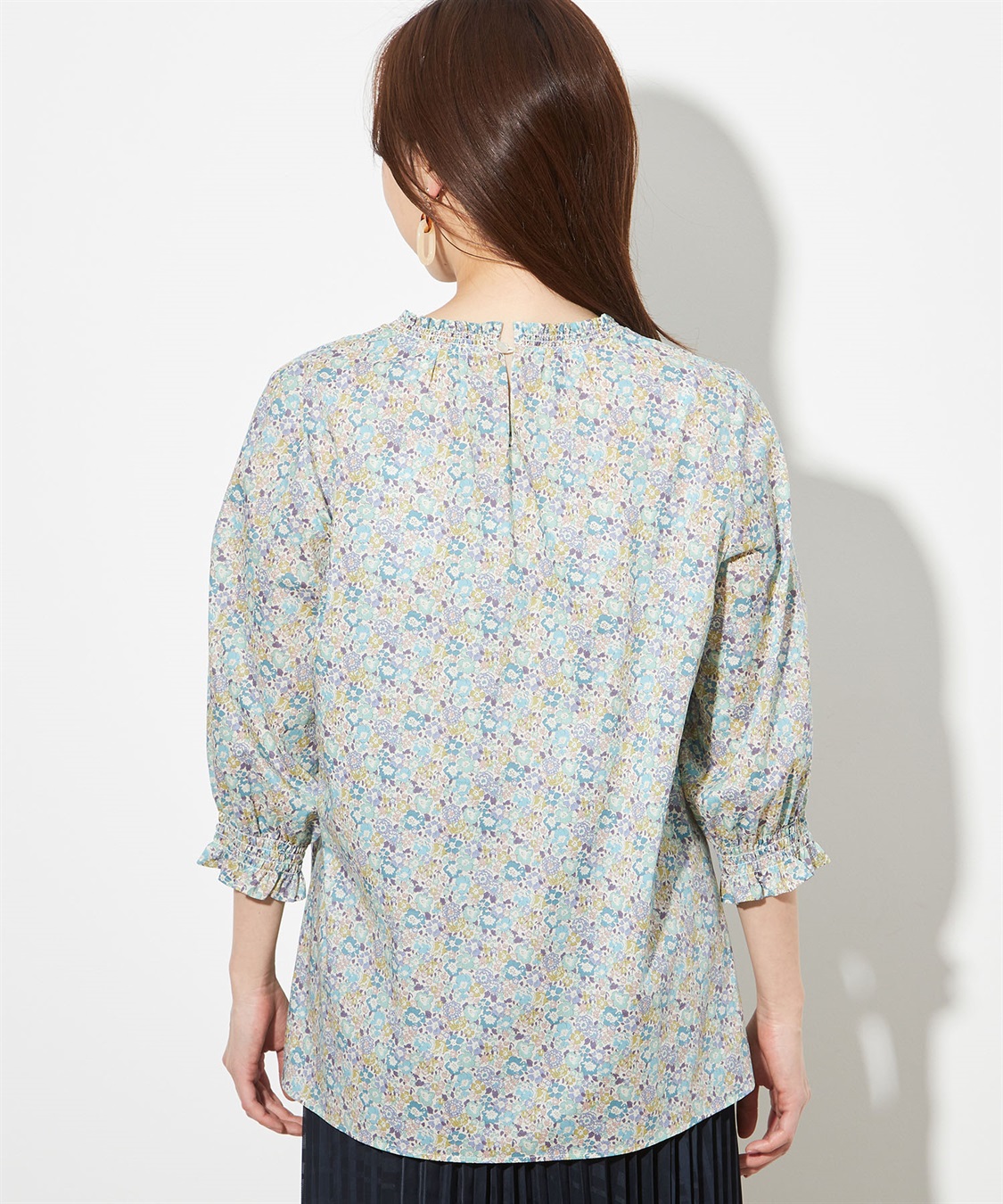Petit Honfleur リバティプリントギャザーネックブラウス_sub_3