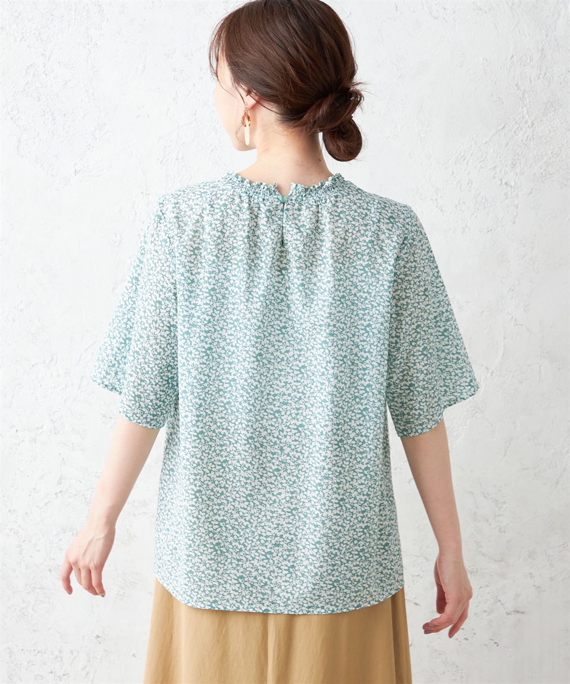 Petit Honfleur シャーリングプリントブラウス_sub_2