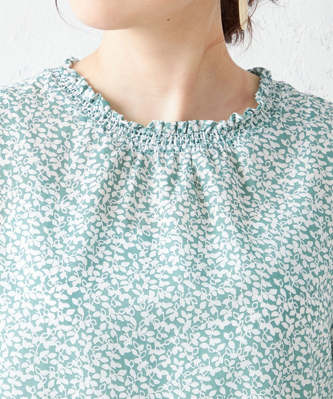 Petit Honfleur シャーリングプリントブラウス_sub_3