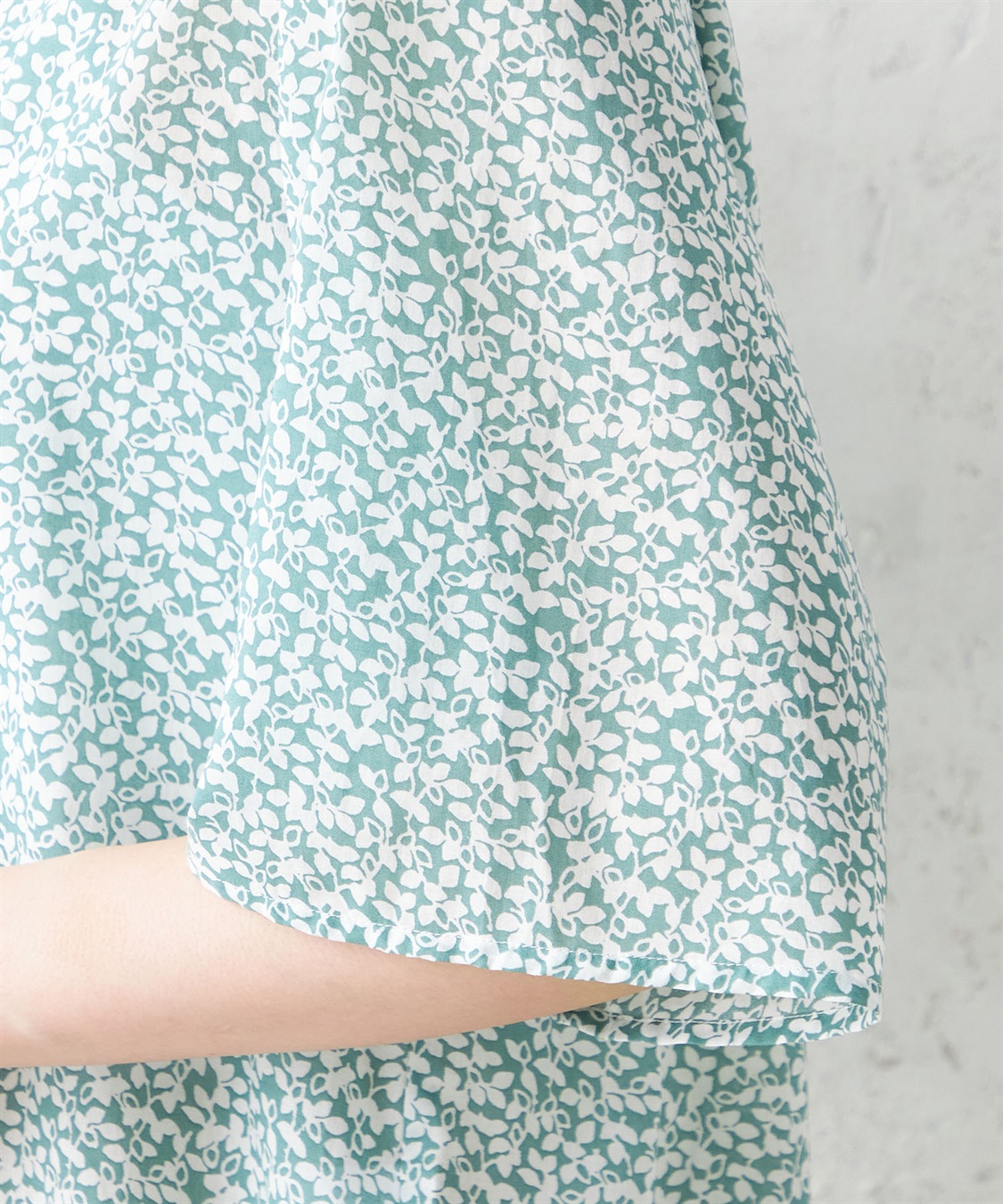 Petit Honfleur シャーリングプリントブラウス_sub_5