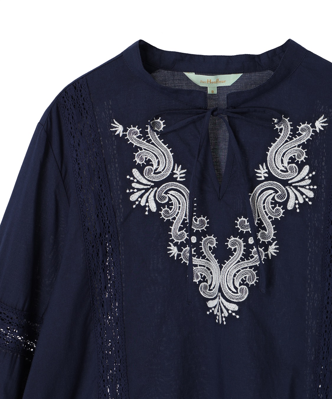 刺しゅうチュニックブラウス Petit Honfleur｜クロスプラス公式通販サイト