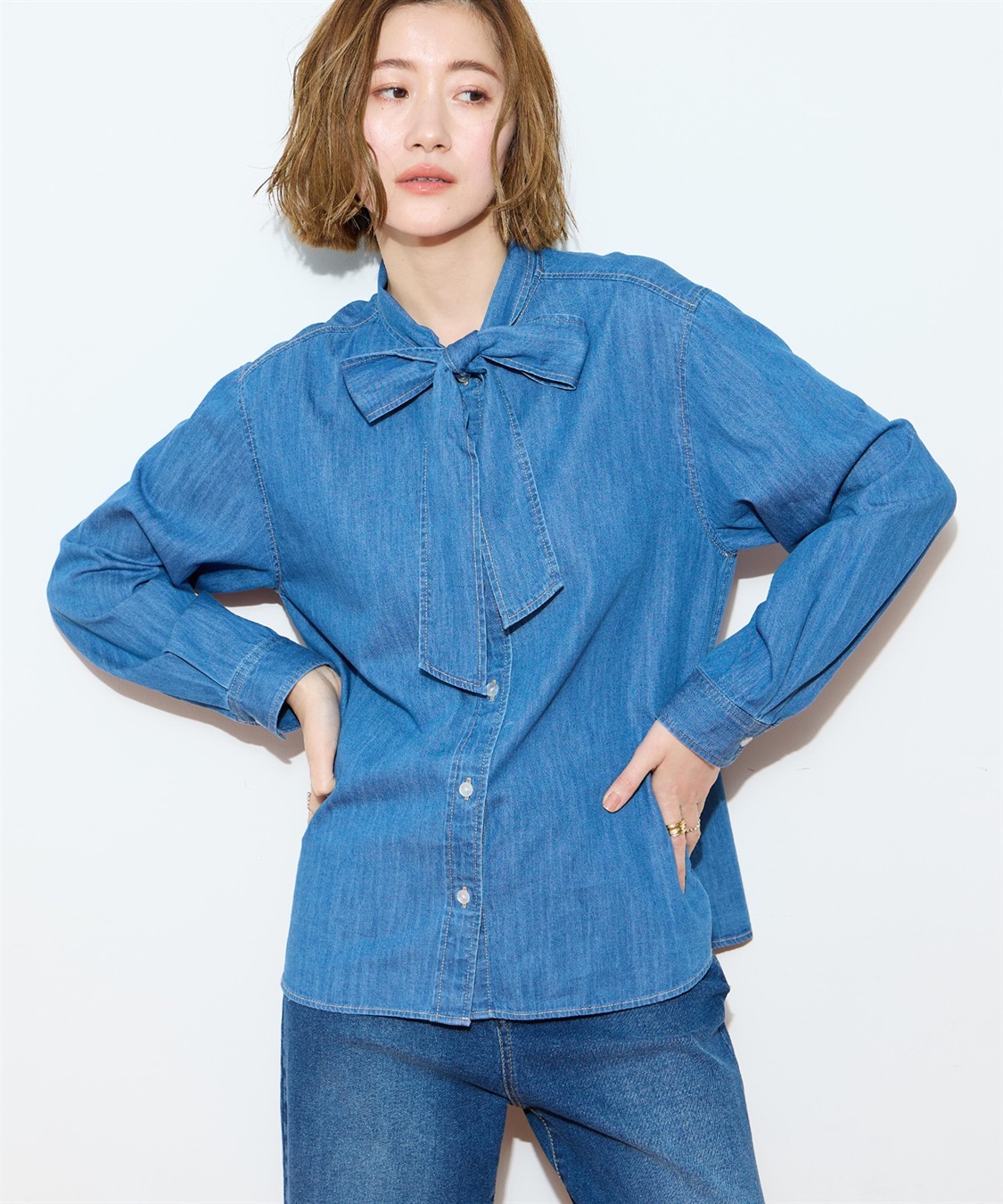 デニムボウタイブラウス Petit Honfleur｜クロスプラス公式通販サイト