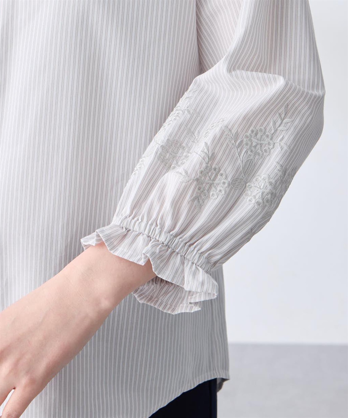 Petit Honfleur ストライプ袖刺しゅうブラウス_sub_10