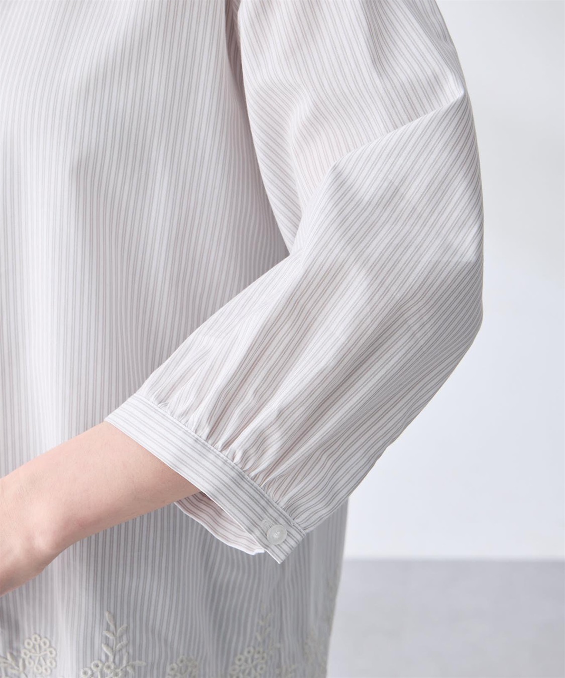 Petit Honfleur ストライプスカラップ刺しゅうブラウス_sub_11