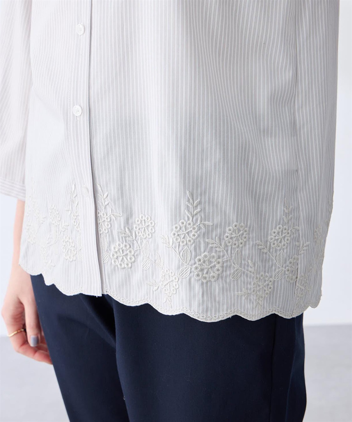 Petit Honfleur ストライプスカラップ刺しゅうブラウス_sub_12