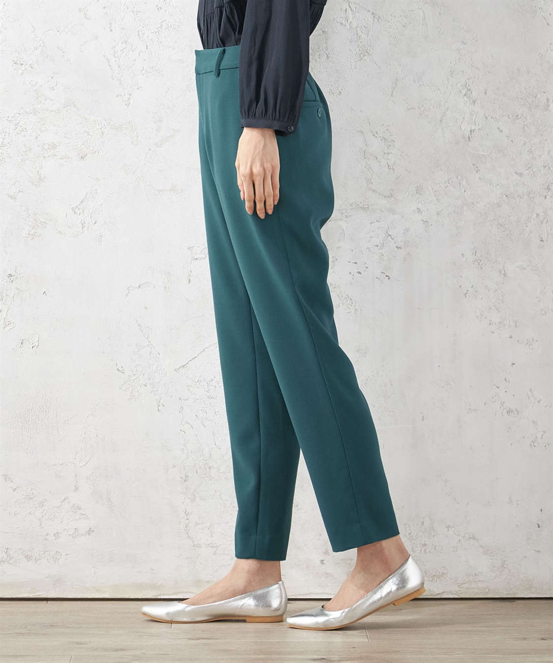 美ラインテーパードパンツ Petit Honfleur｜クロスプラス公式通販サイト