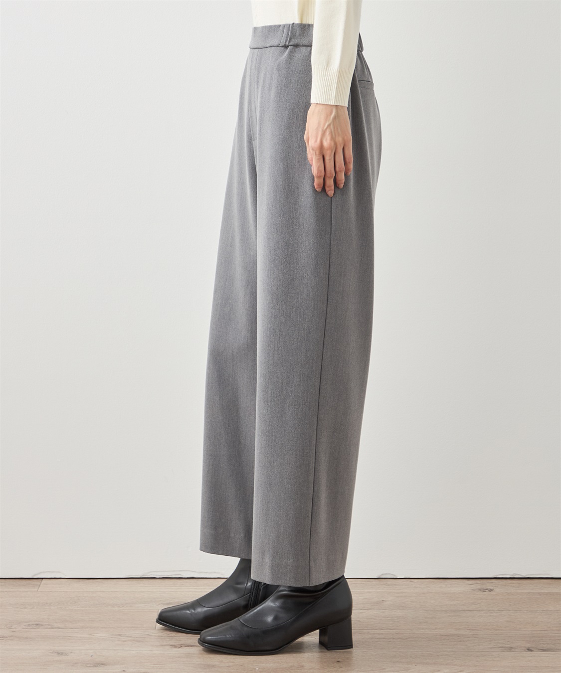 新品1PIU1UGUALE3 GOLF24AWストレッチ撥水タックパンツ灰Ⅵ 新品1PIU1UGUALE3 GOLF24AWストレッチ撥水タックパンツ灰Ⅵ