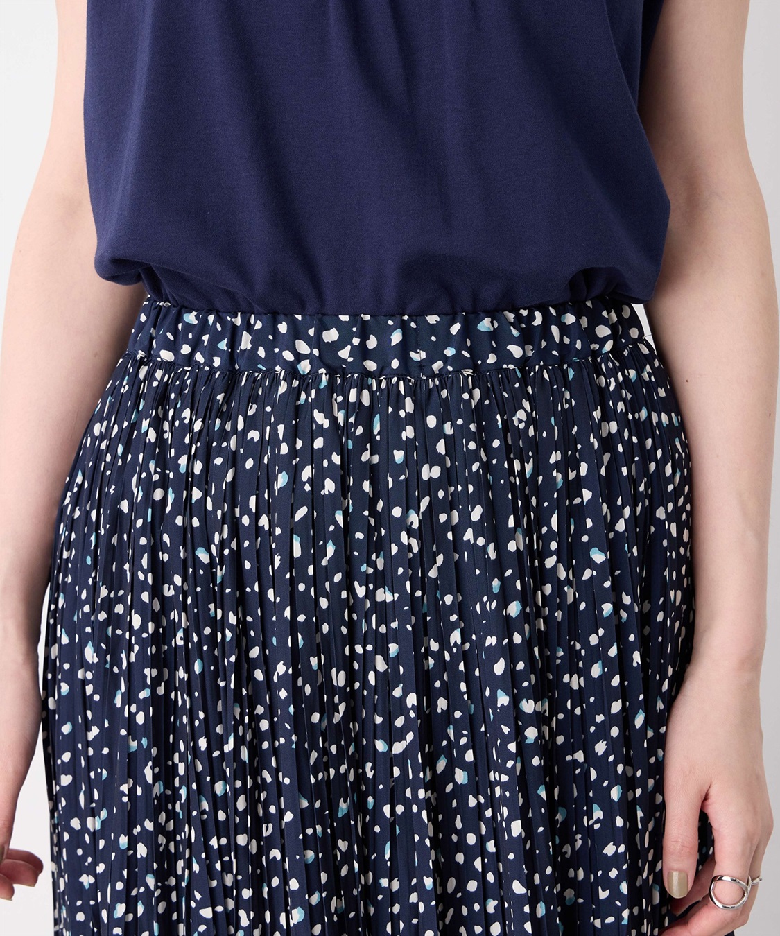 プリーツ使いスカート Petit Honfleur｜クロスプラス公式通販サイト