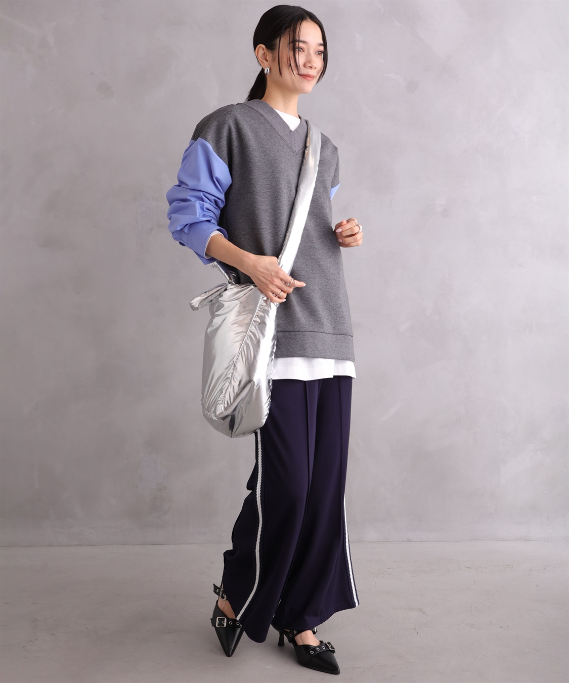 ONE‘S TRUE Vネックスポーティープルオーバー_sub_20