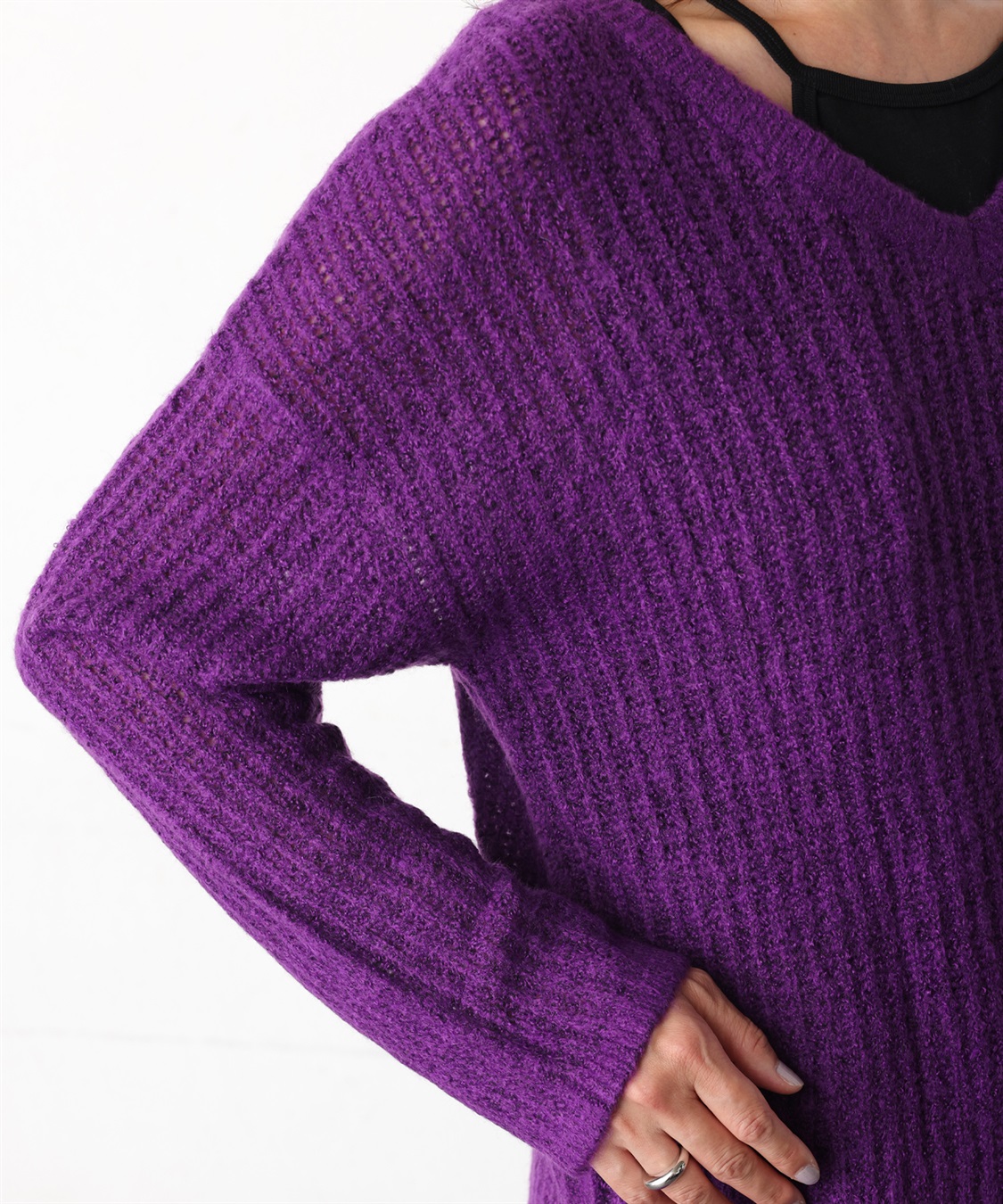 ONE‘S TRUE Vネックシアーニットプルオーバー_sub_9