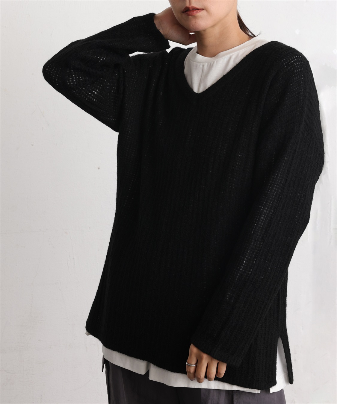 ONE‘S TRUE Vネックシアーニットプルオーバー_sub_13