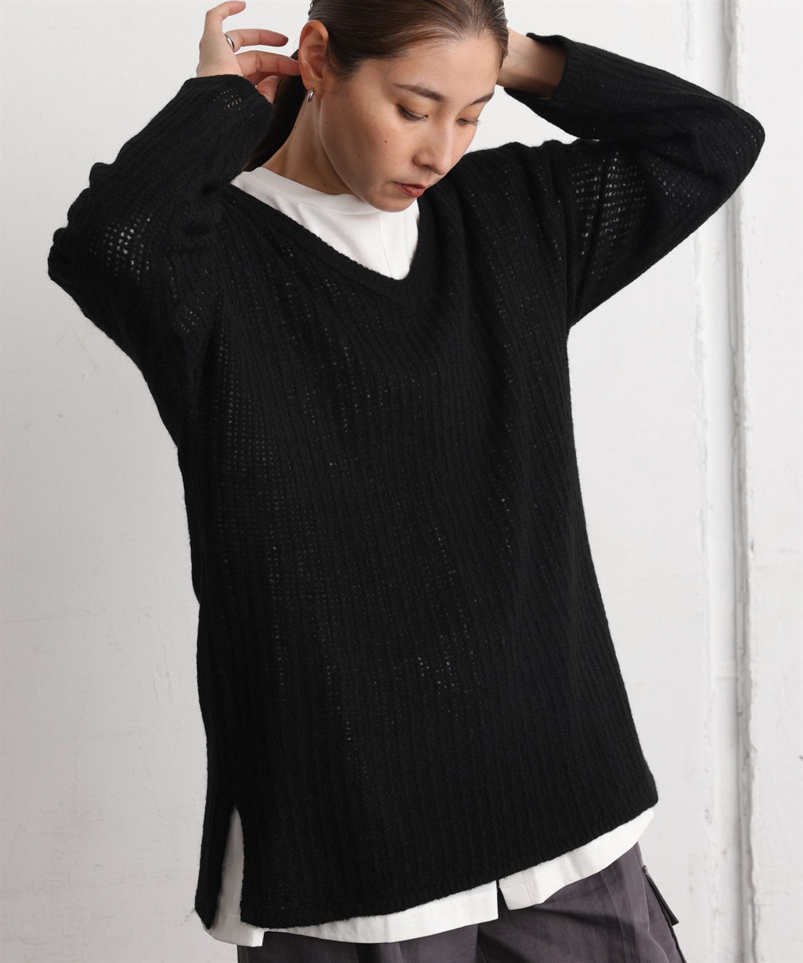 ONE‘S TRUE Vネックシアーニットプルオーバー_sub_14