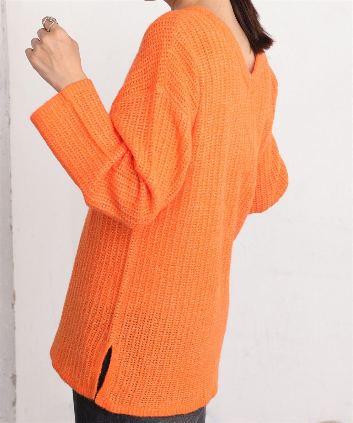 ONE‘S TRUE Vネックシアーニットプルオーバー_sub_16