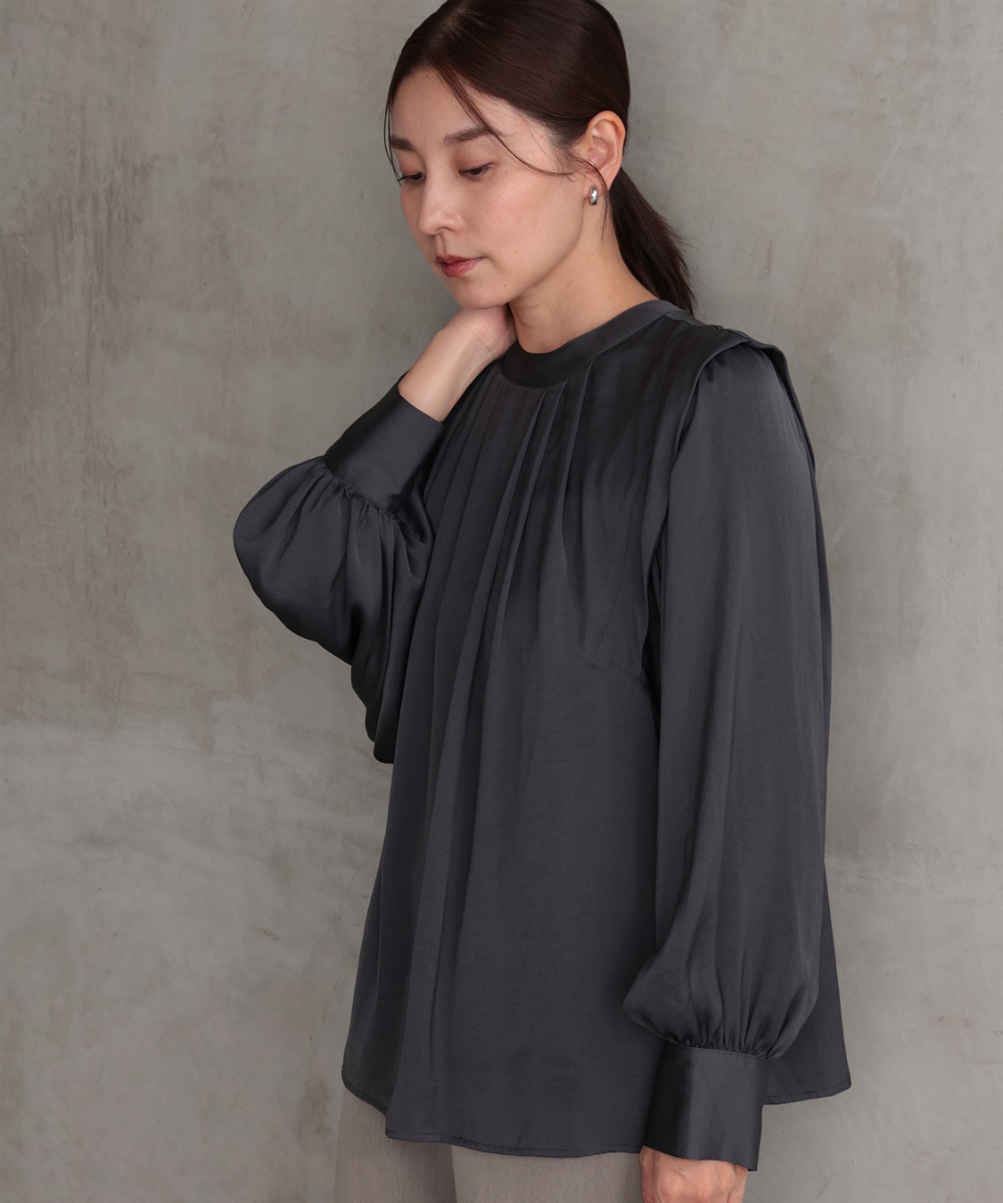 ONE‘S TRUE ２WAYタックショルダーブラウス_sub_2