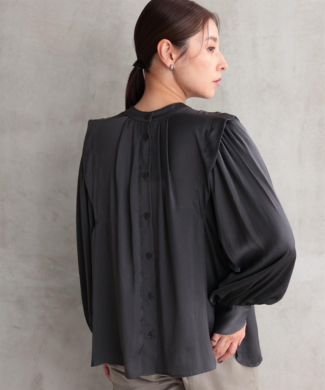 ONE‘S TRUE ２WAYタックショルダーブラウス_sub_3