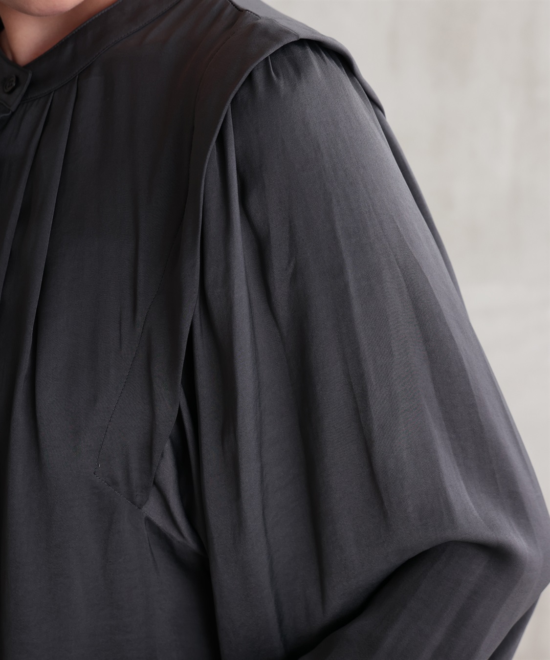 ONE‘S TRUE ２WAYタックショルダーブラウス_sub_9