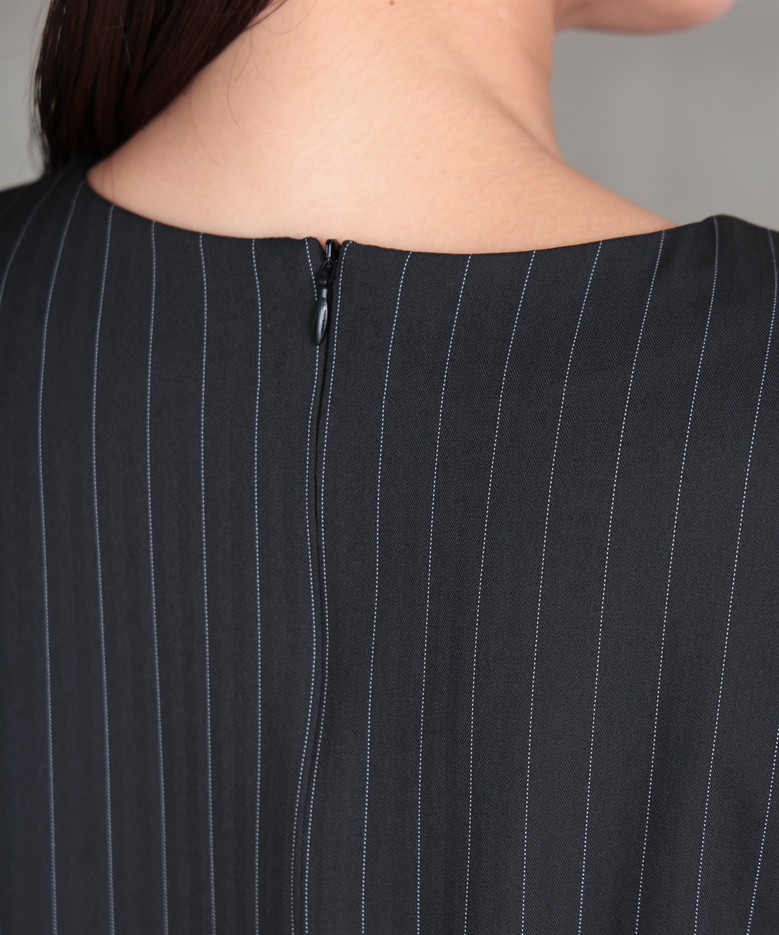 フリルピンストライプブラウス ONE'S TRUE｜クロスプラス公式通販サイト