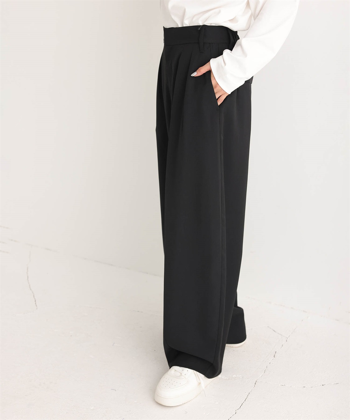 tomeko3  (=^ェ^=) / RNA URCH ⿻ タックパンツ 2024 summer URCH RNA カタログ - RNA ONLINE STORE | アール