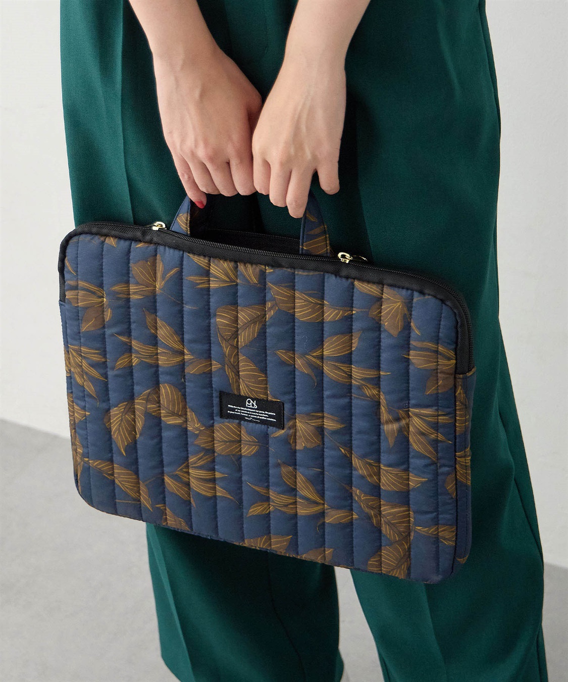 Wpc.】キルティングPCケース(Lサイズ)【はっ水】 JOIN PARK｜クロス