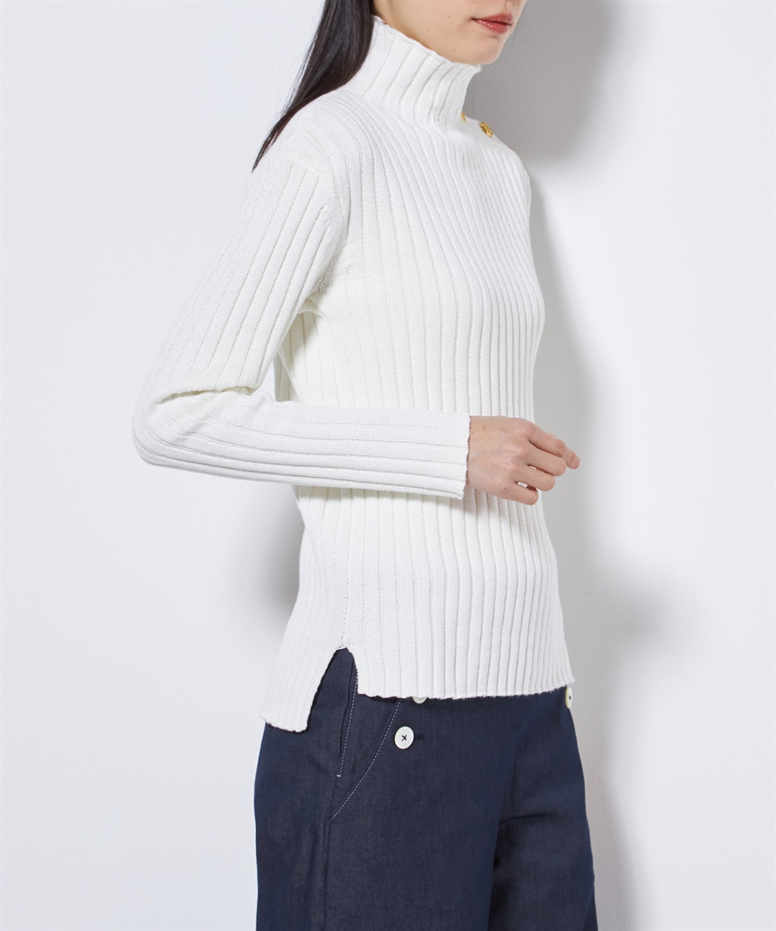 ボタン使いハイネックニットプルオーバー 49AV JUNKO SHIMADA｜クロス