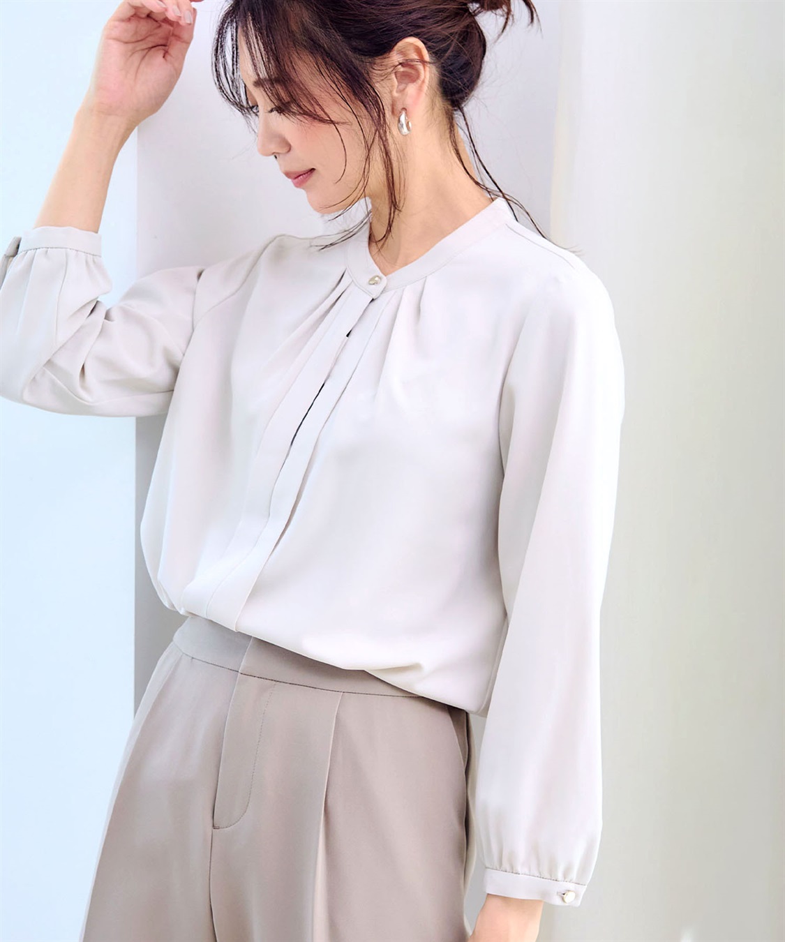CROSS FUNCTION 《シワになりにくい・洗える》正解 シルキーサテン2wayタックブラウス【CF/クロスファンクション】_sub_2