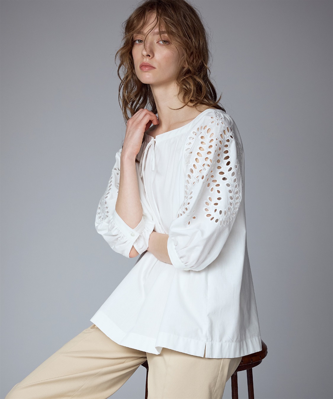 刺繍入りシャンブレープルオーバーブラウス 49AV JUNKO SHIMADA