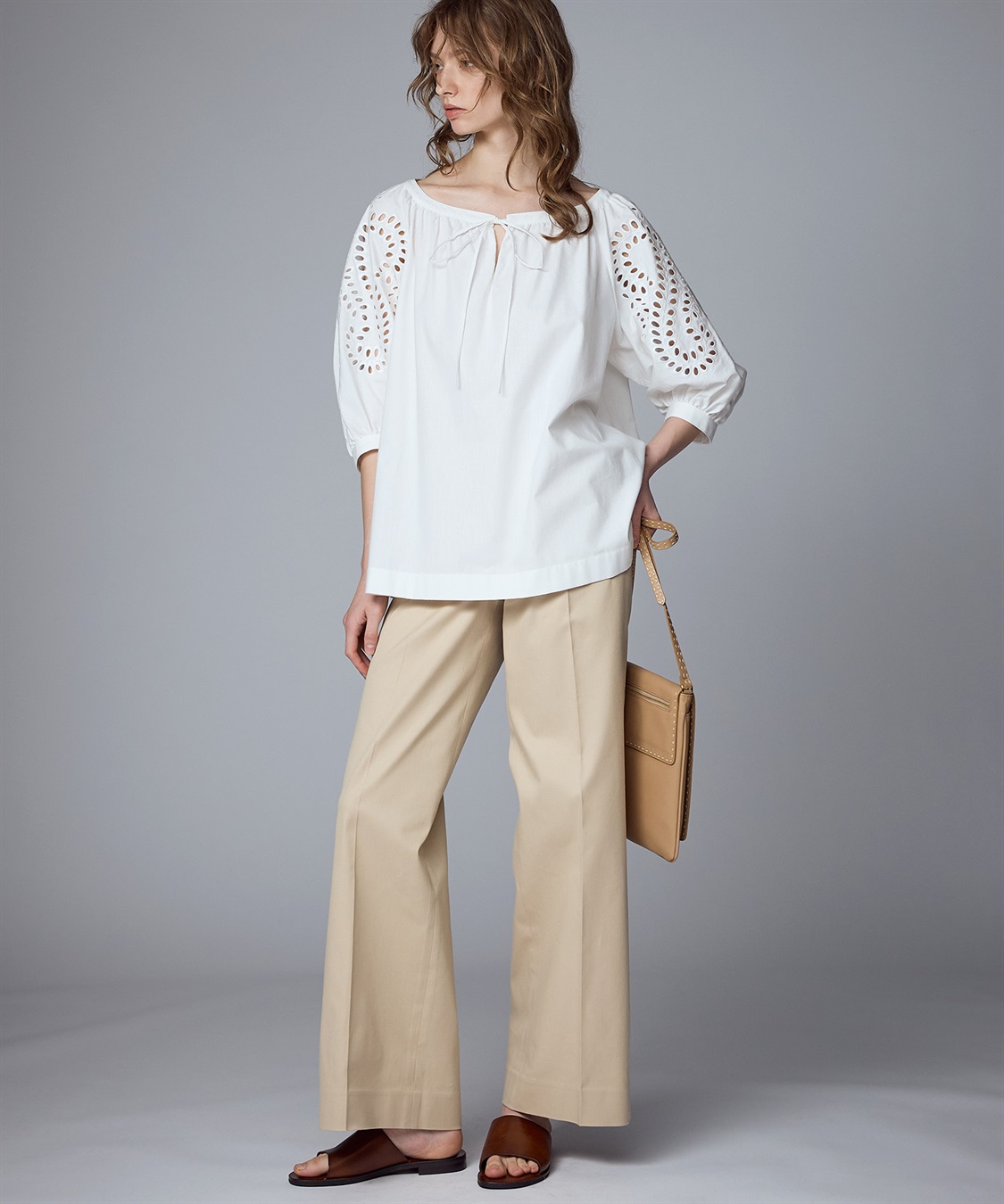 刺繍入りシャンブレープルオーバーブラウス 49AV JUNKO SHIMADA