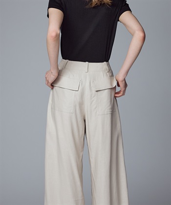 タック入りワイドパンツ 49AV JUNKO SHIMADA｜クロスプラス公式