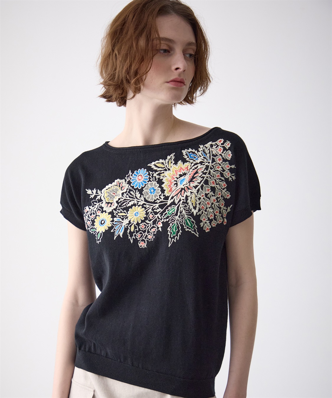 フラワー刺繍入り半袖ニット 49AV JUNKO SHIMADA｜クロスプラス公式
