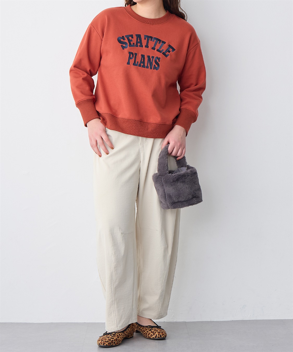 Life Style by cross marche 【anyfee/プラスサイズ】ビッグシルエット裏毛ロゴ刺繍プルオーバー_sub_16